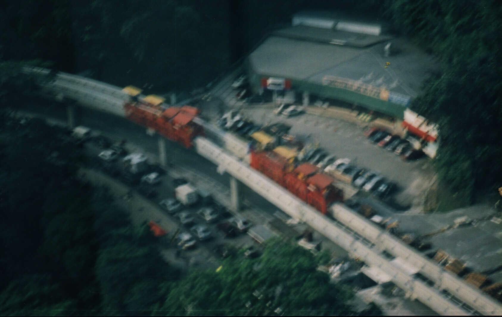 [Monorail under construction]