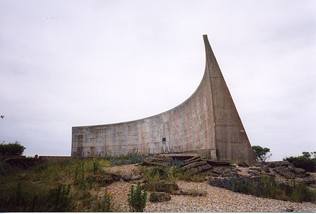 [Photograph of the wall-style sound mirror]
