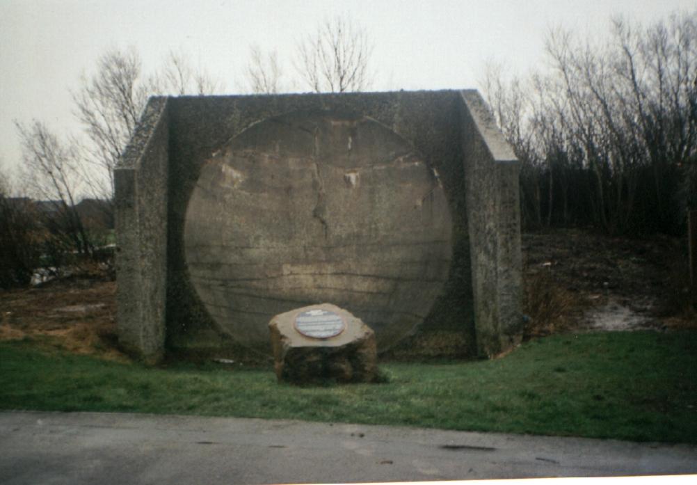 [Picture of the Redcar sound mirror]