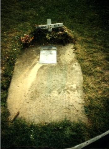 [Photo of grave]